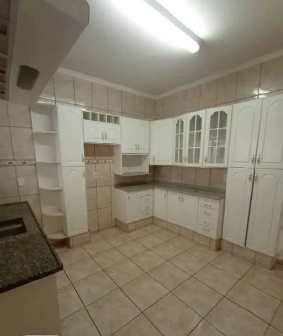 Apartamento Térreo à Venda no Centro – Praticidade ao Lado da Igreja Matriz